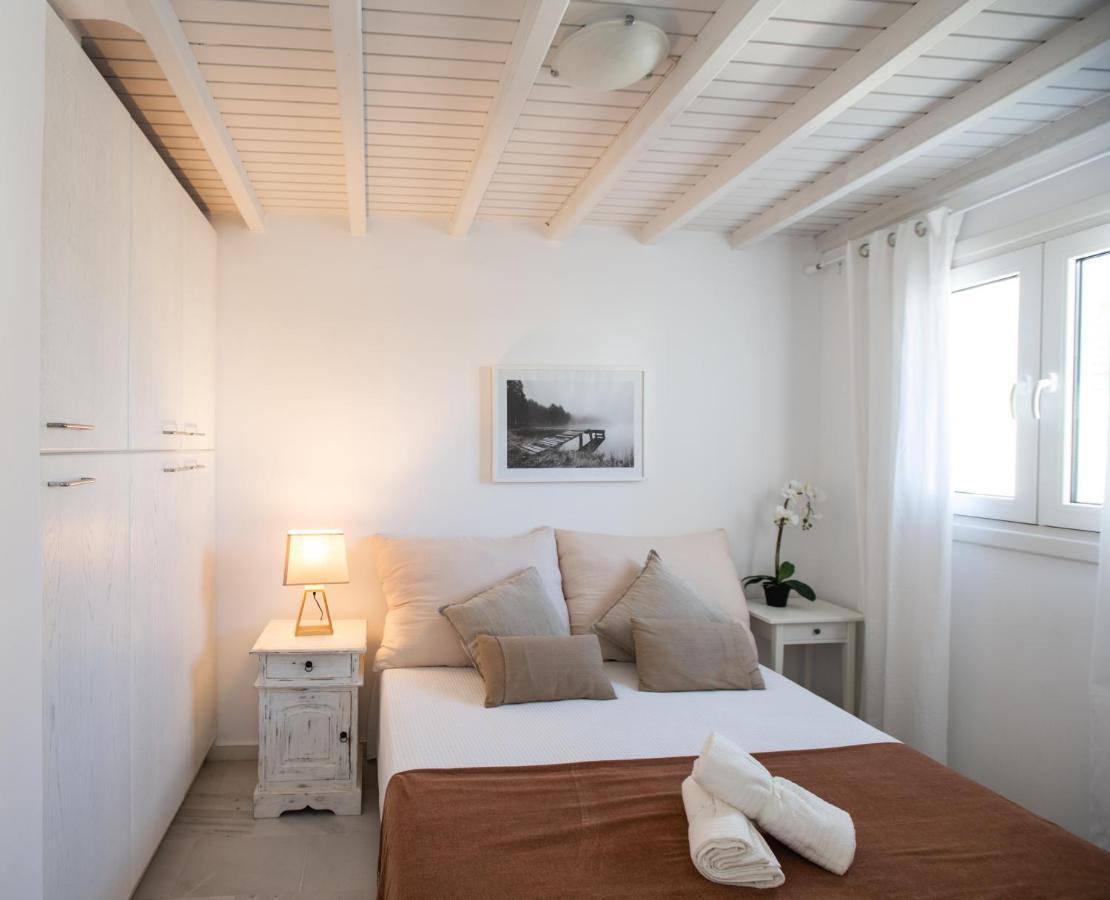 Sunny Roselani * Mykonos Town